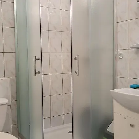 Δωμάτια σε οικογενειακή κατοικία Adania Bis *