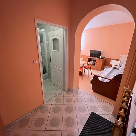 Adania Bis Δωμάτια σε οικογενειακή κατοικία *