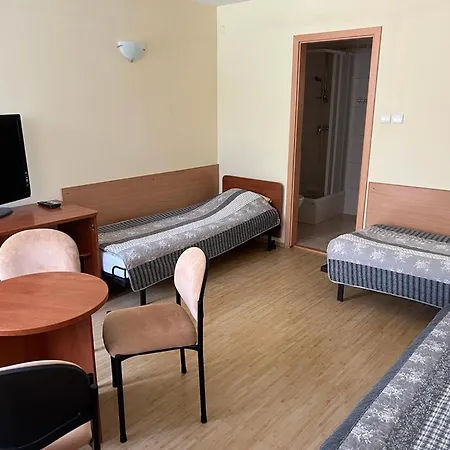 Δωμάτια σε οικογενειακή κατοικία Adania Bis