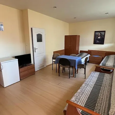 Δωμάτια σε οικογενειακή κατοικία Adania Bis *