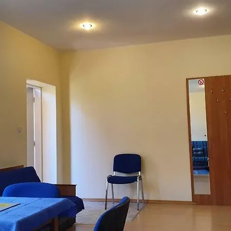 Δωμάτια σε οικογενειακή κατοικία Adania Bis *